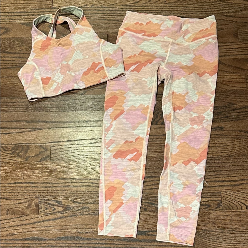 Outdoor Voices Set - bra and leggings